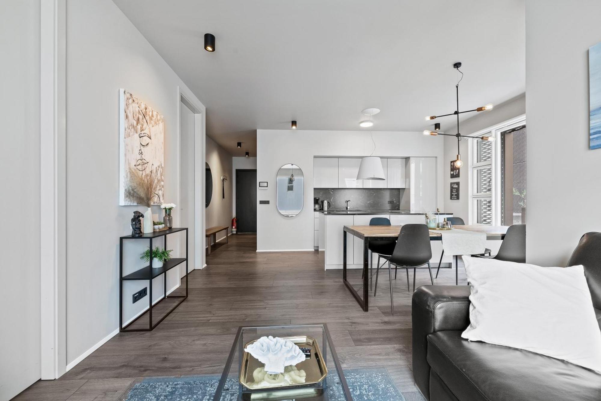 Vibrant Hafnatorg I Spacious Property With Expansive Garage Ρέυκιαβικ Εξωτερικό φωτογραφία