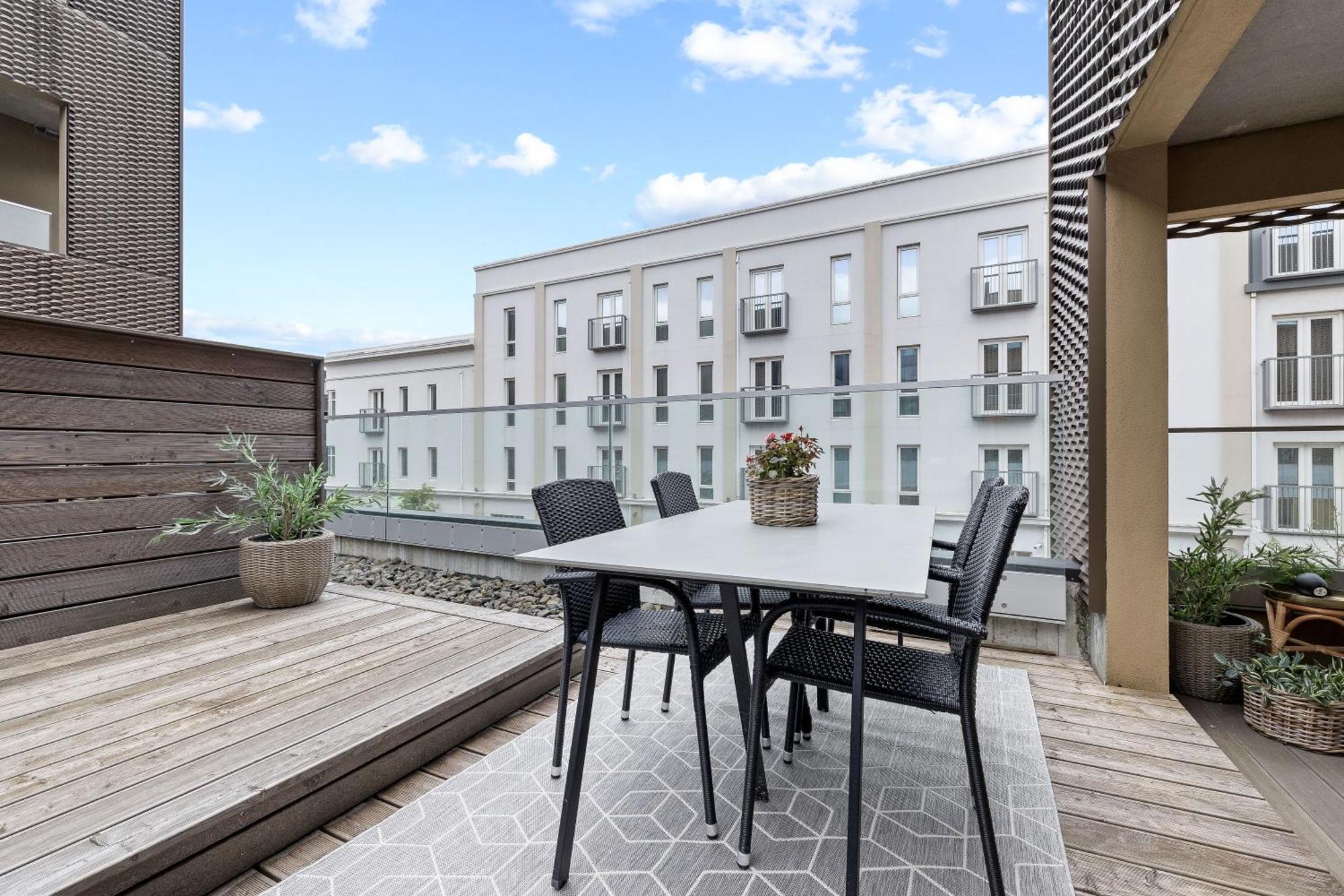 Vibrant Hafnatorg I Spacious Property With Expansive Garage Ρέυκιαβικ Εξωτερικό φωτογραφία