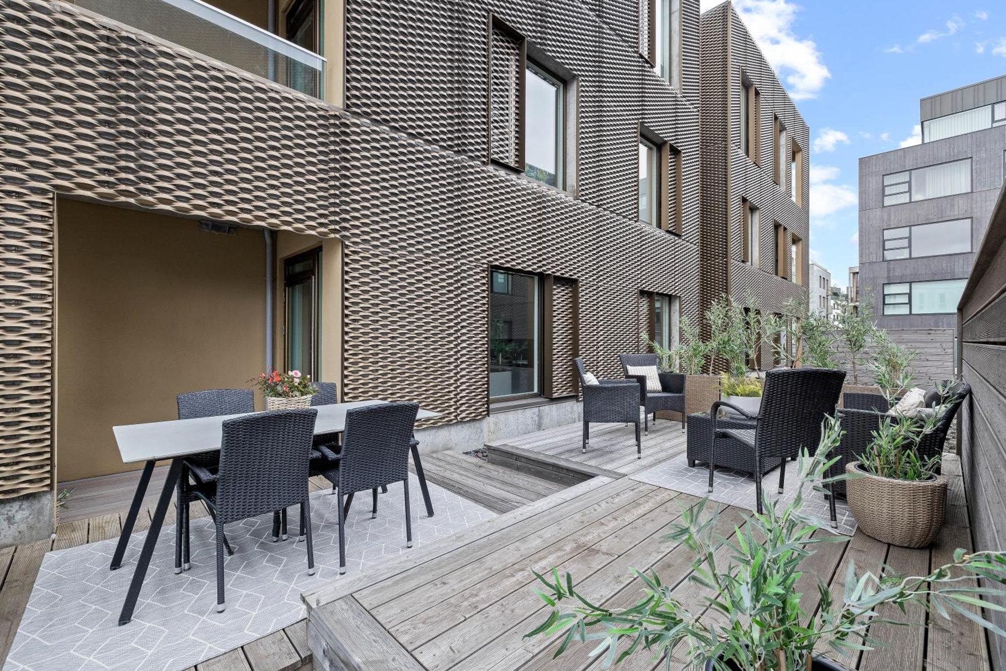 Vibrant Hafnatorg I Spacious Property With Expansive Garage Ρέυκιαβικ Εξωτερικό φωτογραφία