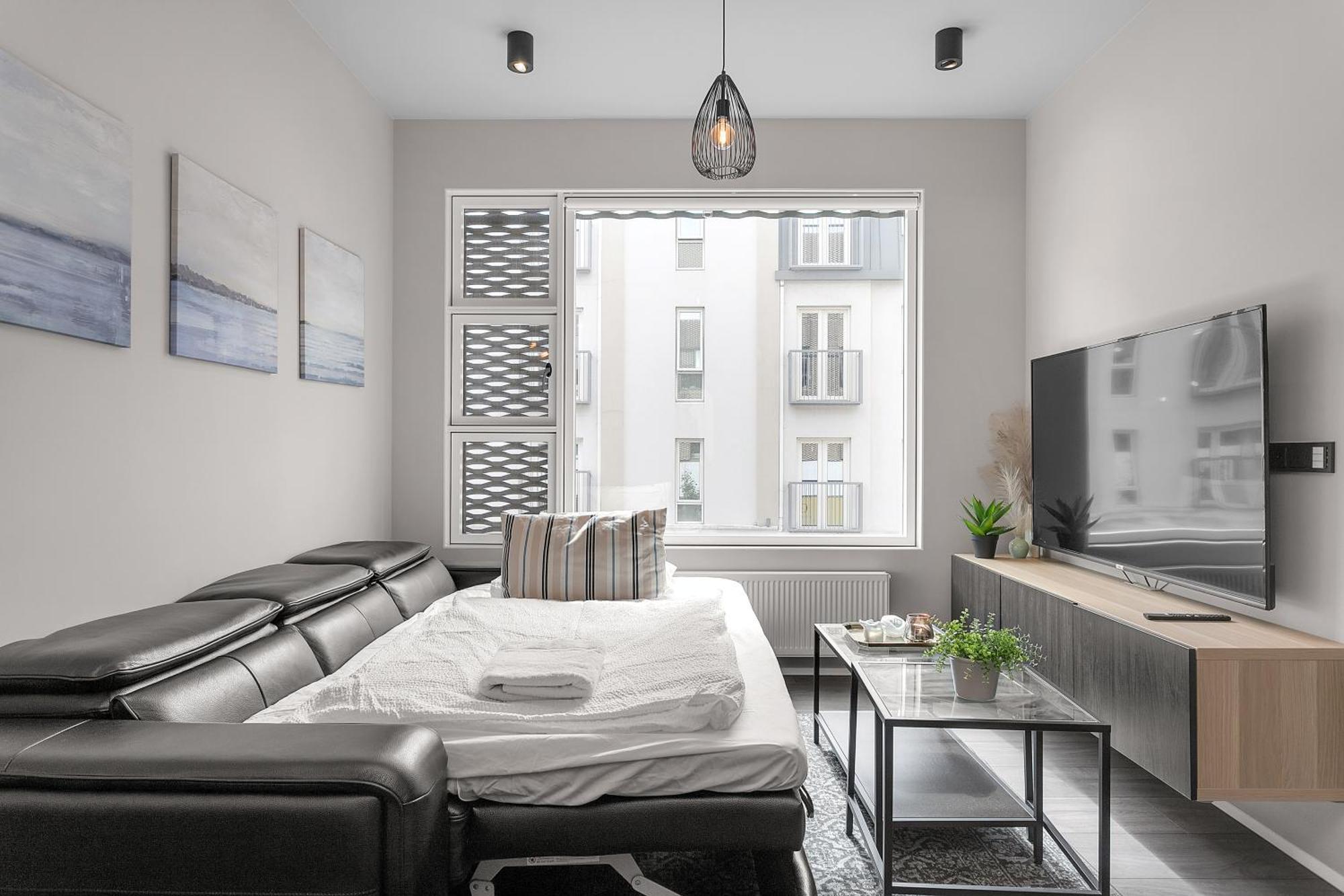 Vibrant Hafnatorg I Spacious Property With Expansive Garage Ρέυκιαβικ Εξωτερικό φωτογραφία