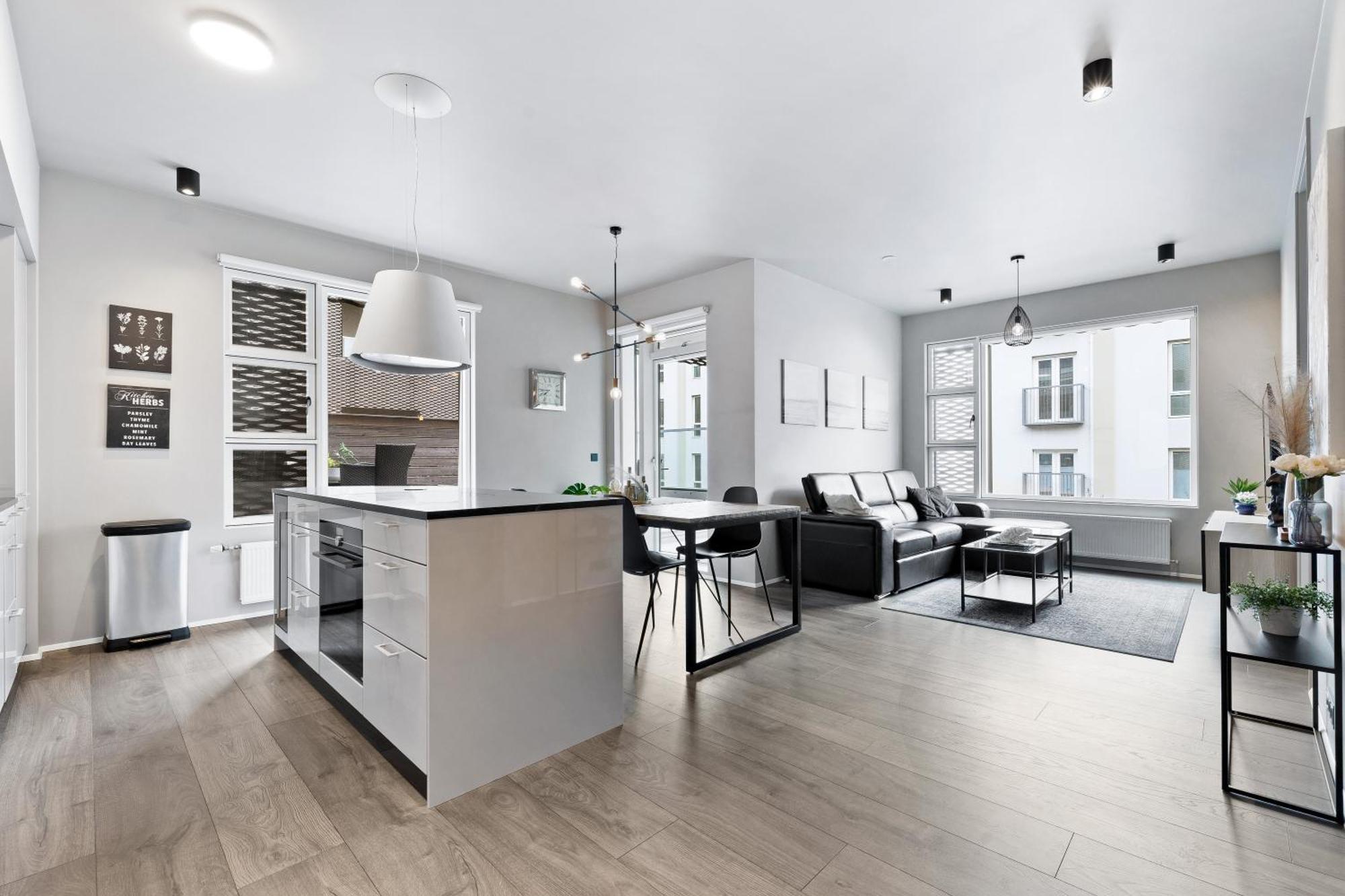 Vibrant Hafnatorg I Spacious Property With Expansive Garage Ρέυκιαβικ Εξωτερικό φωτογραφία