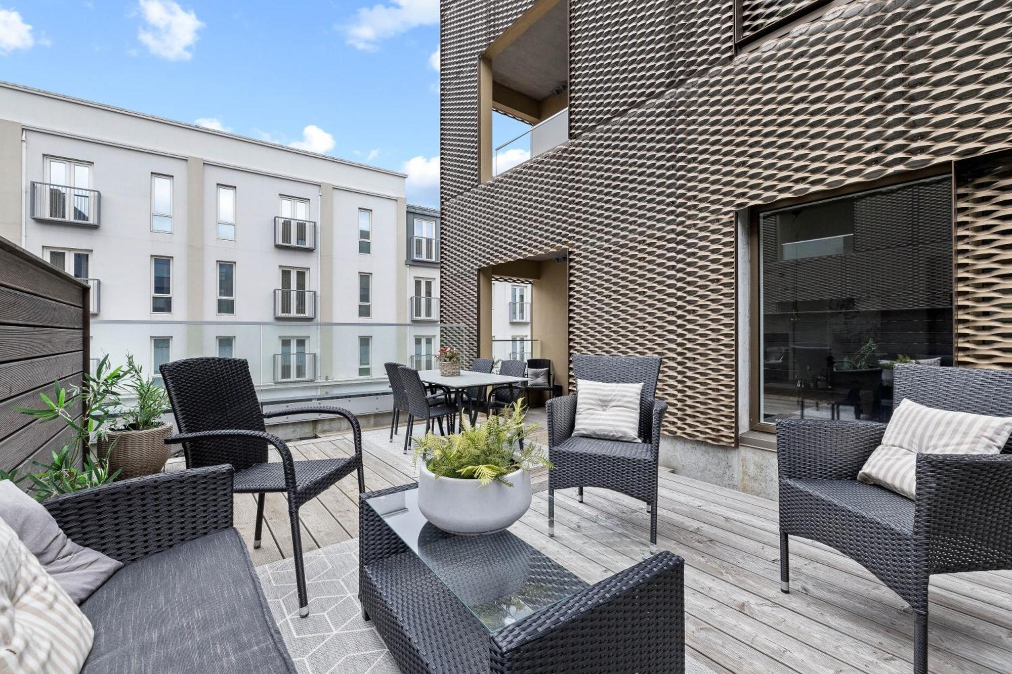 Vibrant Hafnatorg I Spacious Property With Expansive Garage Ρέυκιαβικ Εξωτερικό φωτογραφία