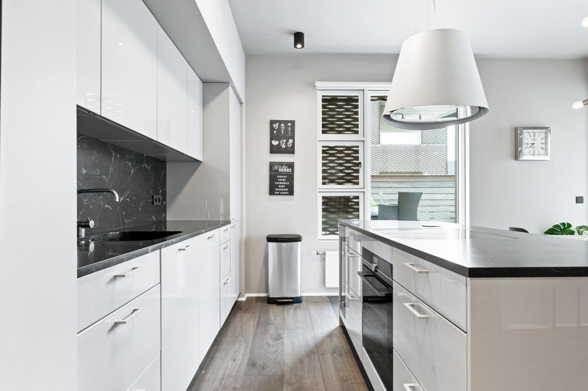 Vibrant Hafnatorg I Spacious Property With Expansive Garage Ρέυκιαβικ Εξωτερικό φωτογραφία