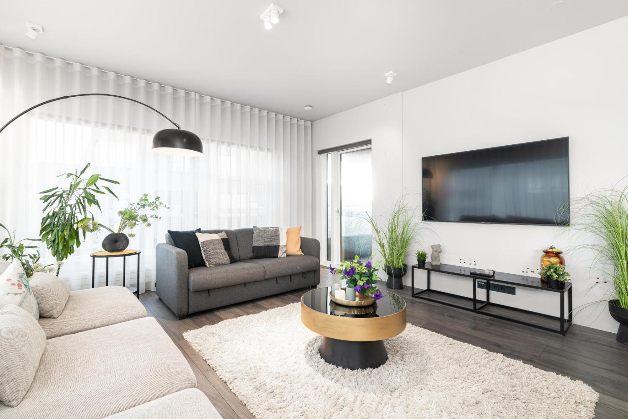 Vibrant Hafnatorg I Spacious Property With Expansive Garage Ρέυκιαβικ Εξωτερικό φωτογραφία