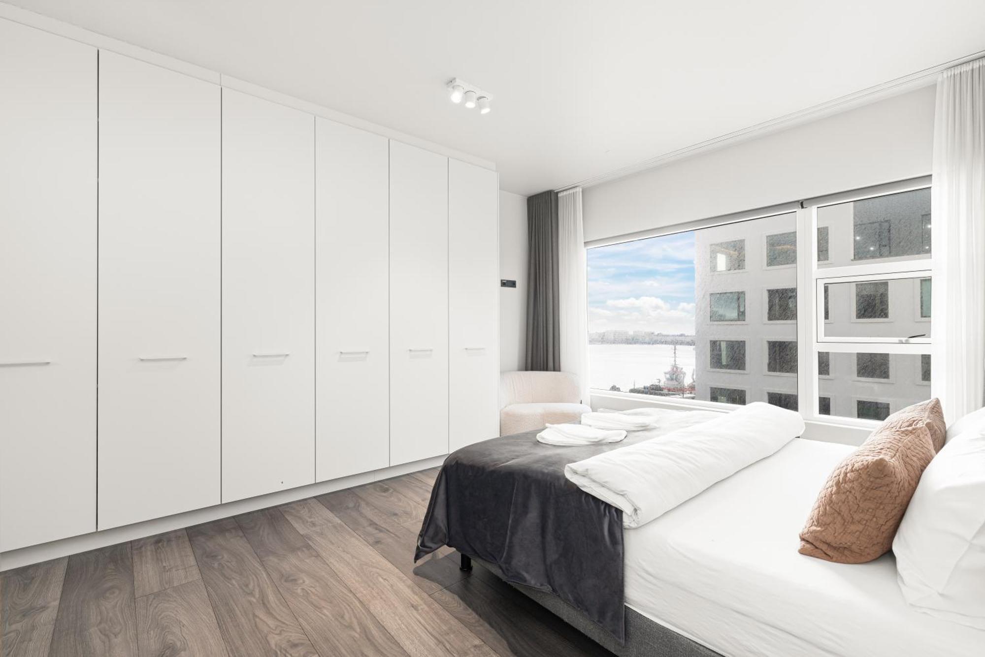 Vibrant Hafnatorg I Spacious Property With Expansive Garage Ρέυκιαβικ Εξωτερικό φωτογραφία